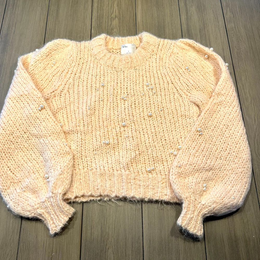Beautiful chunky sweater with pearl details